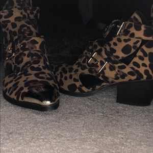 Leopard booties size 8 women’s